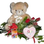  Ankara online çiçek gönderme sipariş  4 adet gül , oyuncak , mum ve kutu çikolata