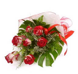 Çiçek gönder 9 adet kirmizi gül buketi  Ankara çiçek siparişi vermek 