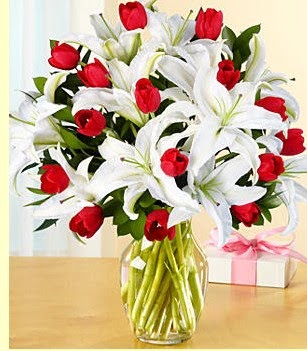 Ankara çiçek siparişi sitesi  3 kazablanka 10 kırmızı gül vazosu