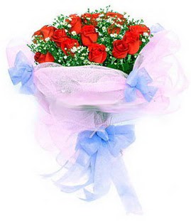  Ankara çiçek siparişi sitesi  11 adet kırmızı güllerden buket modeli