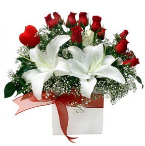  Ankara çiçekçi mağazası  1 dal kazablanka 11 adet kırmızı gül vazosu