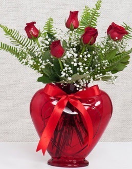 Kalp içerisinde 5 adet kırmızı gül  Ankara çiçekçi telefonları 