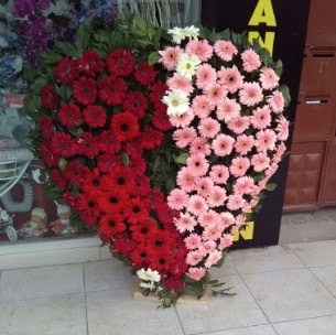 Kalp pano kalp şeklinde pano çiçeği  Ankara çiçek siparişi sitesi 