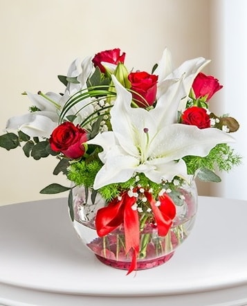 Fanus Vazoda 2 Lilyum ve 5 Gül Dansı  Ankara çiçek gönderme 