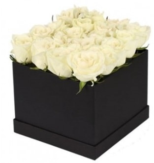 Kare kutuda 19 adet beyaz gül aranjmanı  Ankara çiçekçi telefonları 